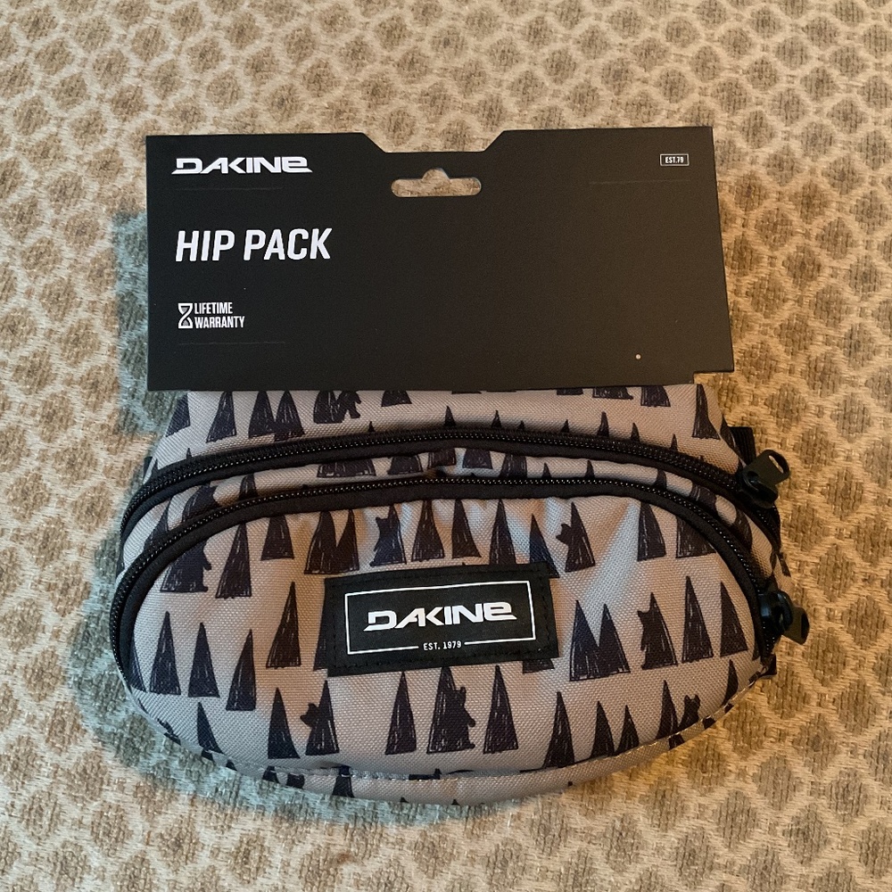 DAKINE HIKING HIP PACK BEAR GAMES 9” WIDE NWT